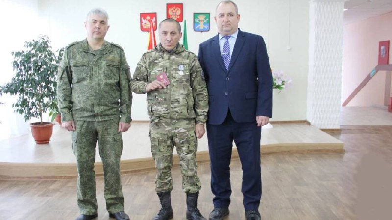 ‼️5 марта ветерану специальной военной операции из Петропавловского района Воронежской области  Владимиру Памбукяну вручили медаль «За отвагу». Церемония награждения прошла в районном Доме культуры.