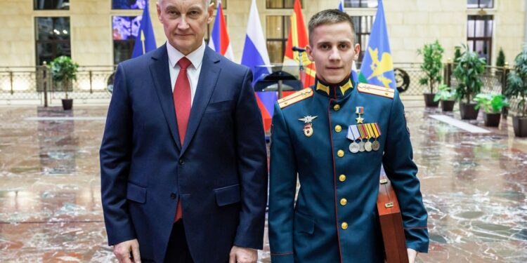 ‼️Житель Тегульдетского района Томской области стал Героем России: медаль «Золотая звезда» получил командир мотострелковой роты  Дмитрий Чеботарь.