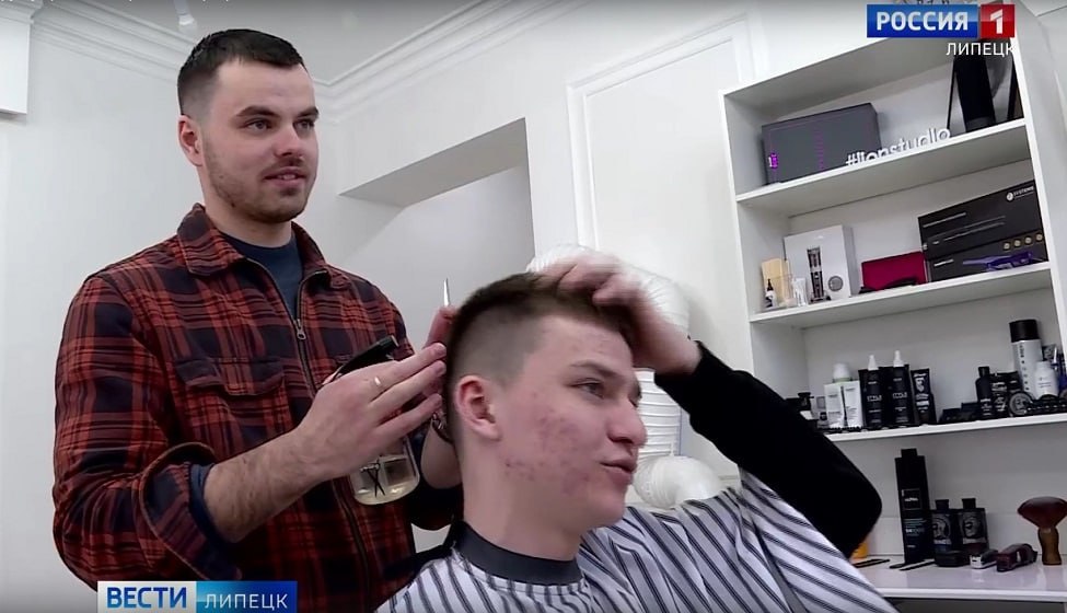 ✔️Ветеран СВО Даниил Деженин открыл в родной Усмани(Липецкая область) барбершоп. Чтобы исполнить свою месту, заключил соцконтракт. Репортаж про Даниила.