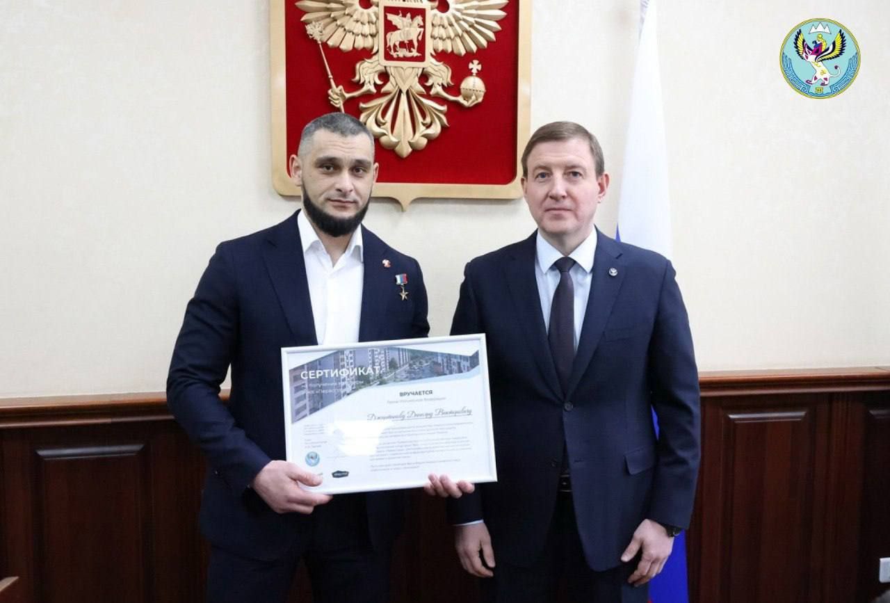 Власти Республики Алтай вручили квартиры Героям России