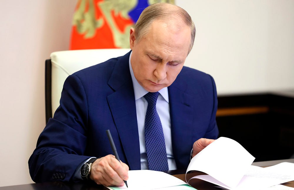 ⚡️⚡️⚡️⚡️Путин поручил выдавать семьям военнослужащих бесплатные путевки в подведомственные санаторно-курортные организации для сопровождения раненых на СВО бойцов