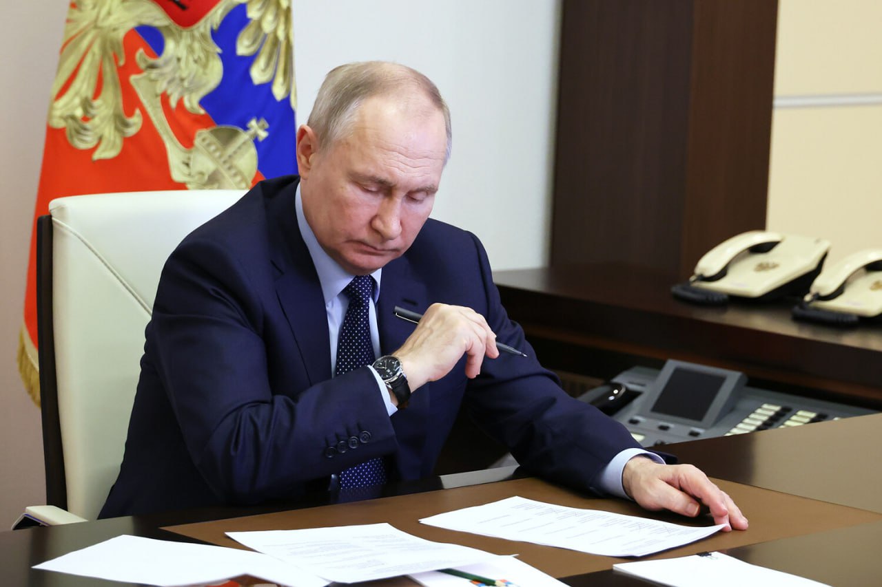 ⭐️ Президент России Владимир Путин подписал закон, который даёт участникам специальной военной операции с инвалидностью право на двойную пенсию. Теперь россияне, заключившие контракт и получившие инва